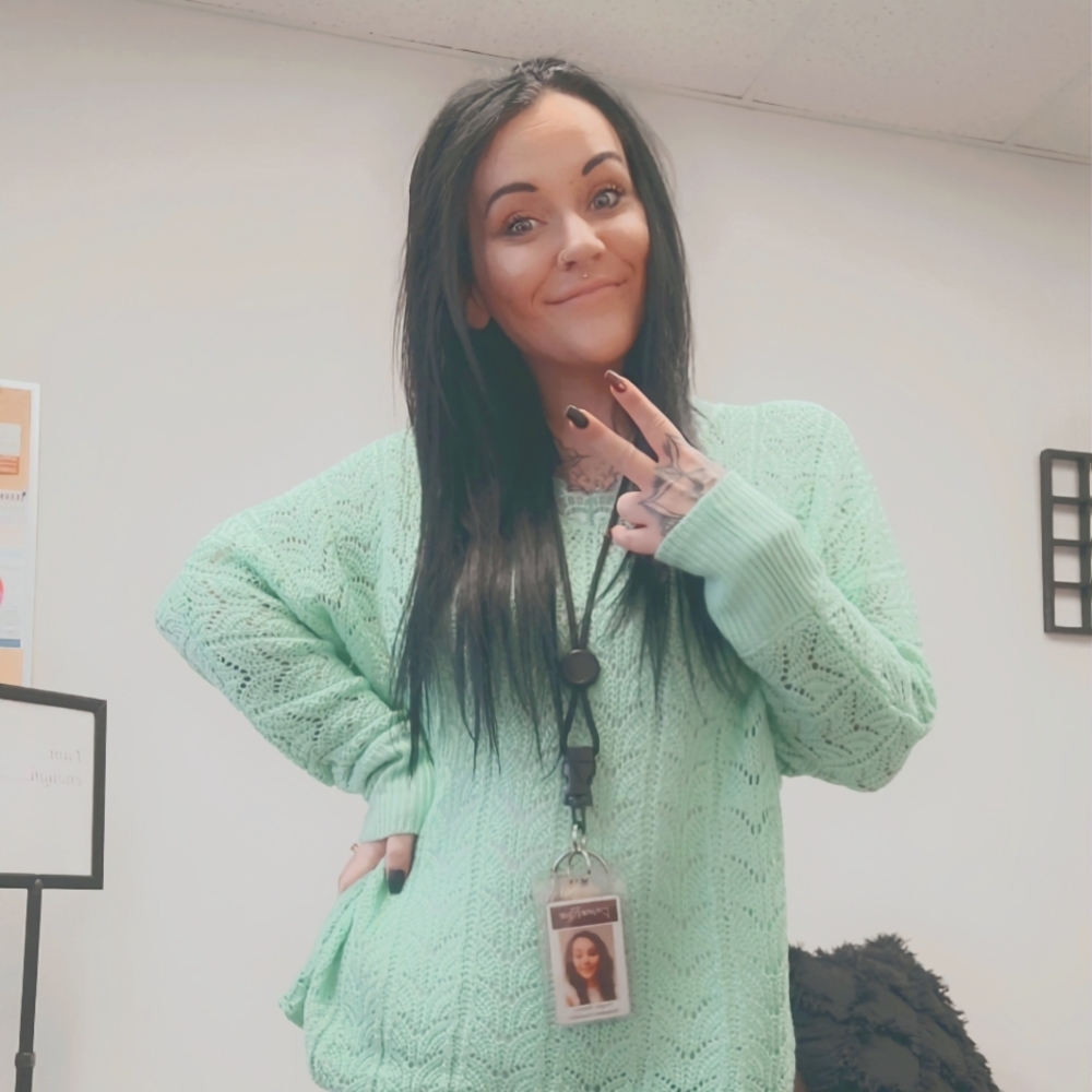 Meet your Posher, Beca! 🖤 Here, let me help adjust your crown 👑